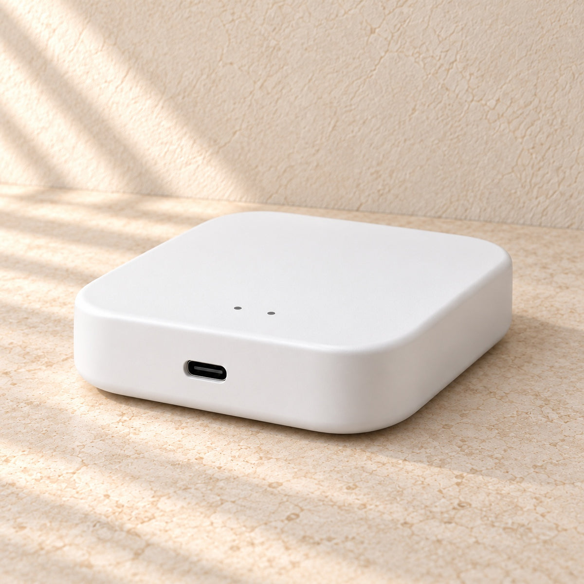 Zigbee Gateway in Weiß mit USB C Anschluss, Detailansicht